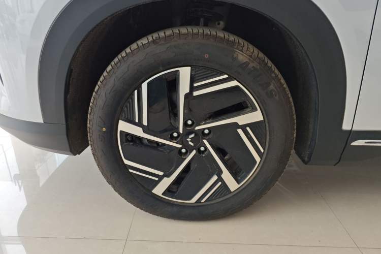 Used Wuling Xingguang S 2024 130km Flagship Version Left Front Wheel Hub