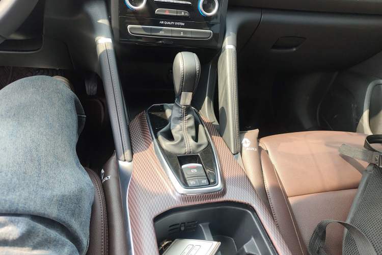 Used Renault Koleos 2018 2.0L Two-Wheel Drive 120th Anniversary Limited Edition Gear Lever