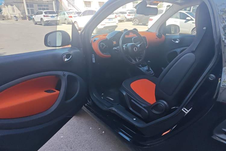 Used smart fortwo 2015 1.0L 52 kW Hardtop Passion Edition Driver Seat