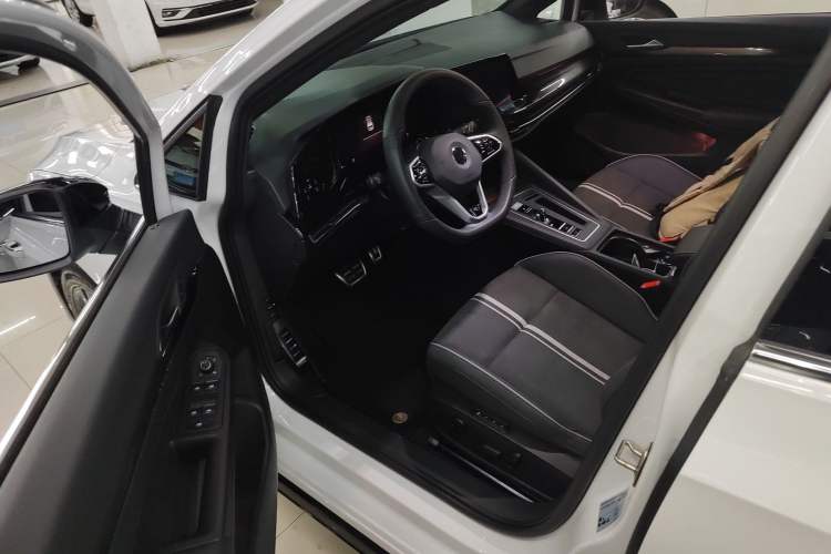 Used Volkswagen Golf 2023 Facelift 280TSI DSG R-Line Lite
