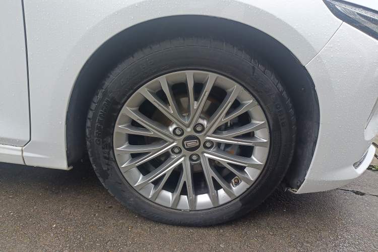 Used Bestune B70 2023 Third Generation 1.5T Automatic Enjoyment Version 70th Anniversary Edition Right Front Wheel Hub