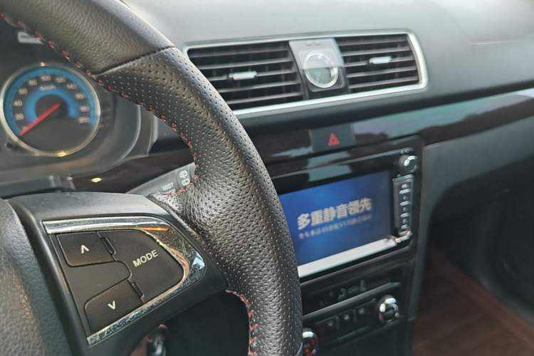 Used Dongfeng Fengon 370 2016 1.5L Manual Luxury 7-Seater
