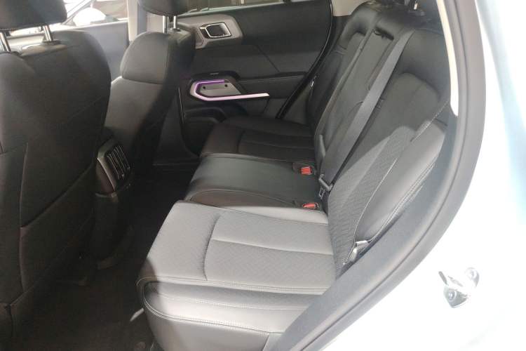 Used Formula Leopard Titanium 3 2025 501KM All-Wheel Drive Intelligent Driving Ultra Version Left Rear Seat