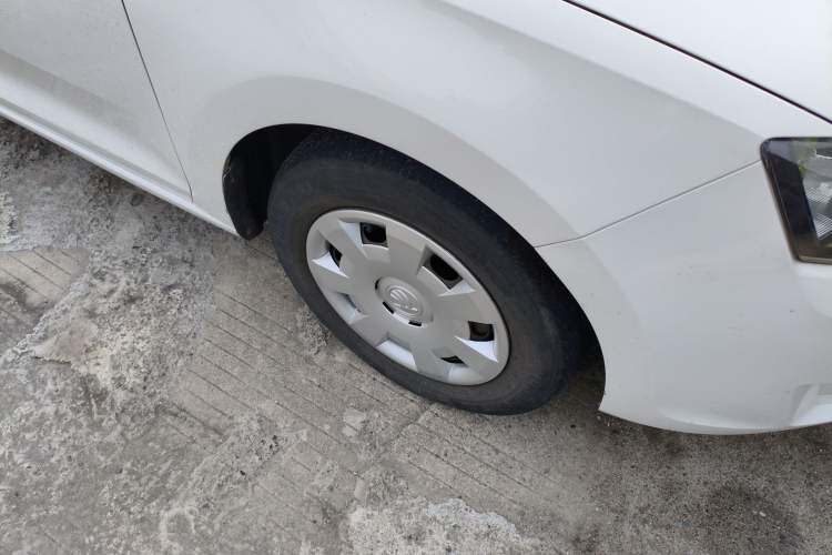 Used Skoda Rapid 2016 1.6L Manual Front-Wheel-Drive Version
