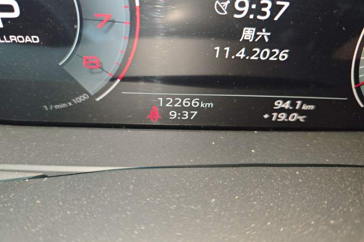 Used Audi Q7 2022 45 TFSI quattro S line Sport Edition Odometer Close Up