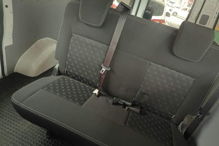 Used SAIC MAXUS Xintu V80 2023 2.0T AMT Classic Aoyuntong Short Wheelbase Ultra-Low Roof 5/6-Seater Left Rear Seat