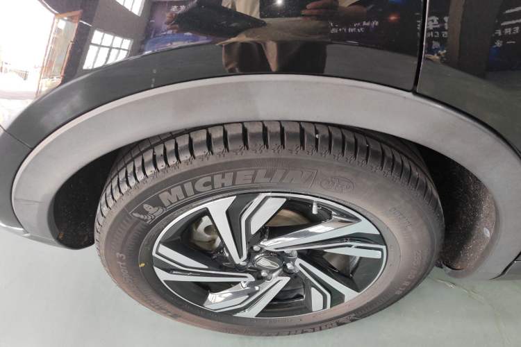 Used Hongqi HS5 2022 Revised Version 2.0T Smart Connect Flagship Edition Right Rear Wheel Hub
