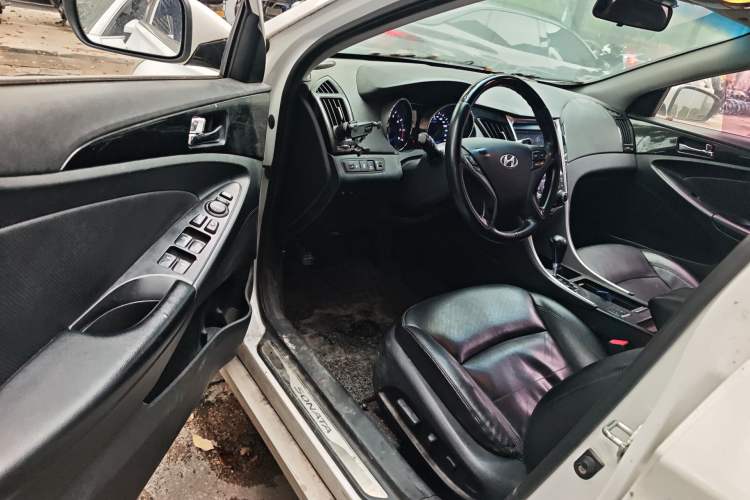Used Hyundai Sonata 2014 2.4L Automatic Leading Edition China IV Standard Driver Seat
