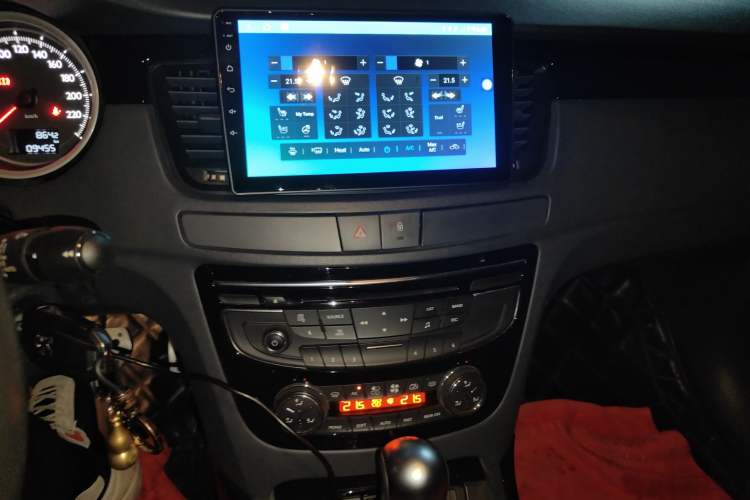 Used Peugeot 508 2012 2.0L Automatic Luxury Edition Audio And AC Panel
