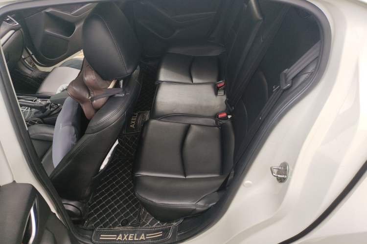 Used Mazda 3 Axela 2016 Sedan 1.5L Automatic Luxury Model