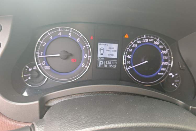 Used Infiniti QX50 2013 2.5L Two-Wheel-Drive Elegant Edition
