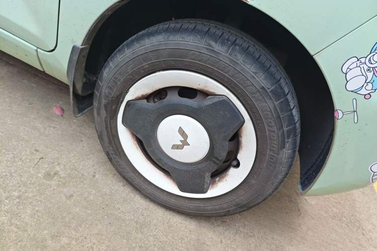 Used Wuling Hongguang MINIEV 2022 Macaron Fashion Model Lithium Iron Phosphate Right Front Wheel Hub