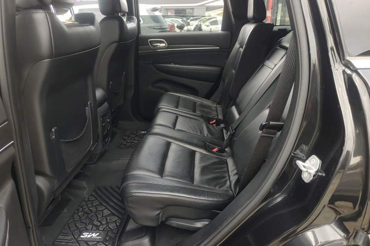 Used Jeep Grand Cherokee 2015 3.0L Elite Navigation Edition Left Rear Seat