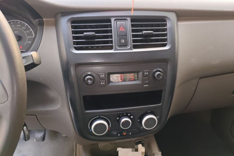 Used Wuling Rongguang V 2016 1.5L Practical Version Audio And AC Panel