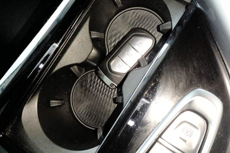 Used VOYAH FREE 2021 Four-Wheel Drive Standard Range-Extended Exclusive Luxury Package
