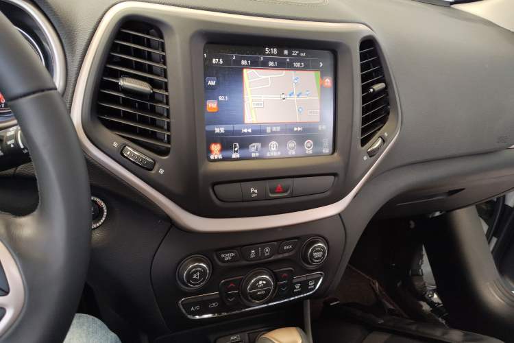 Used Jeep Cherokee 2017 2.0L Superior Edition Audio And AC Panel