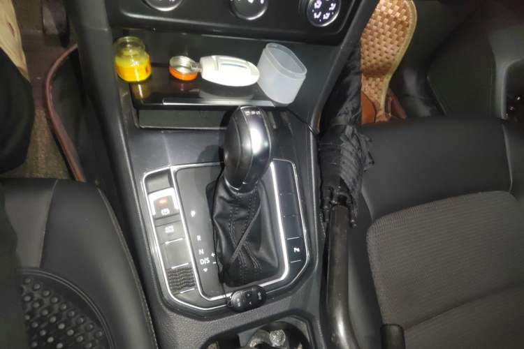 Used Volkswagen Golf Sportsvan 2018 230TSI Automatic Trend Edition Gear Lever