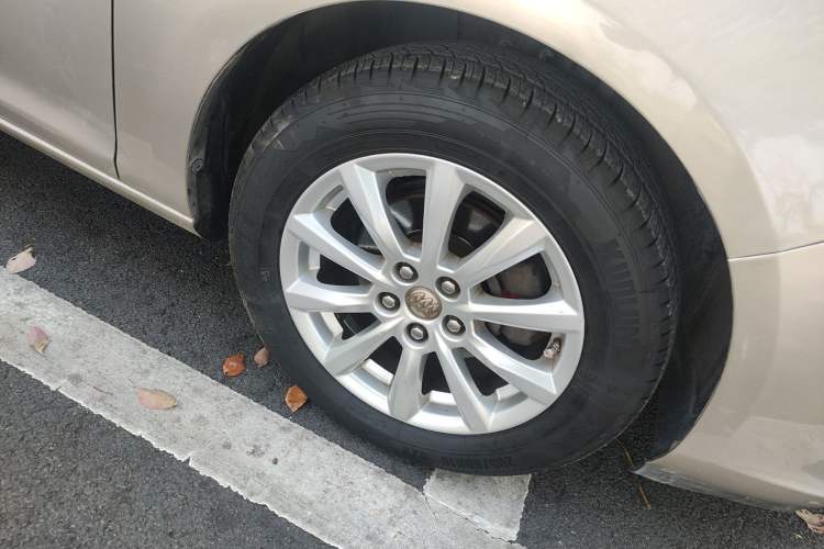 Used Buick GT 2013 GT 1.6L Automatic Fashion Edition Right Front Wheel Hub