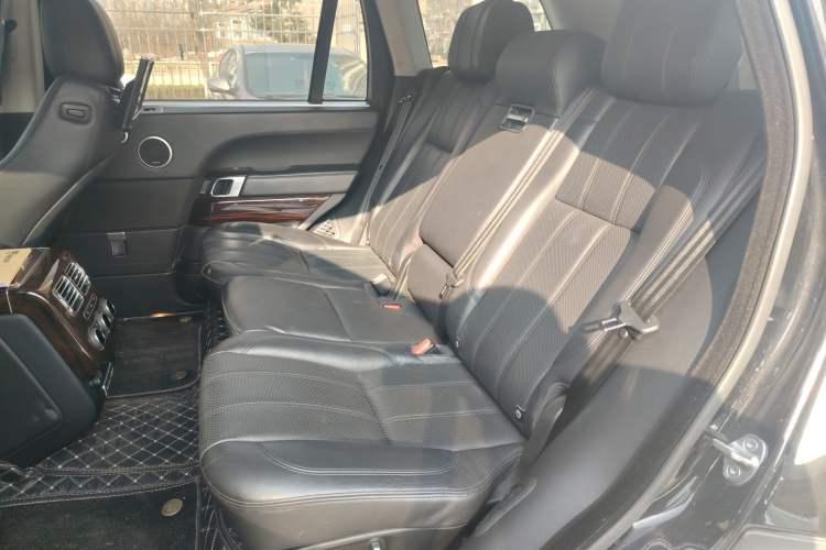 Used Land Rover Range 2016 3.0 SC V6 Vogue SE Long-Wheelbase Edition Left Rear Seat