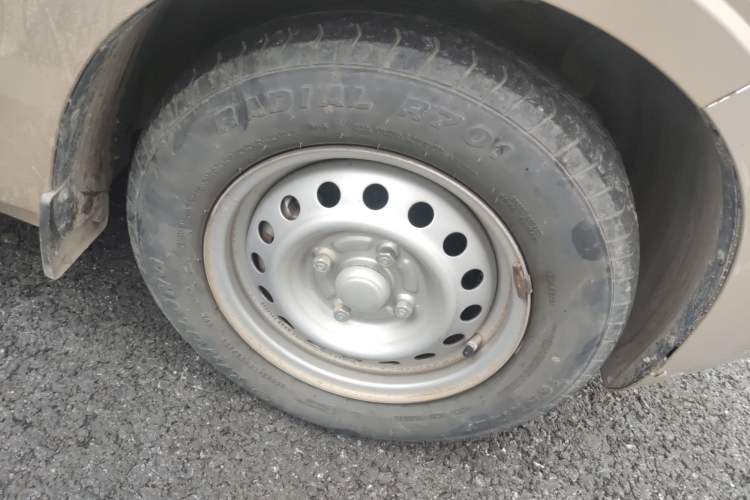 Used Wuling Hongguang V 2019 1.5L Jingqu Version China VI LAR Right Front Wheel Hub