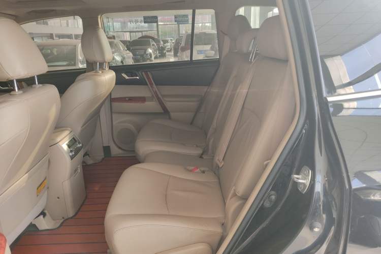 Used Toyota Highlander 2012 2.7L Two-Wheel Drive 7-Seater Luxury Edition
