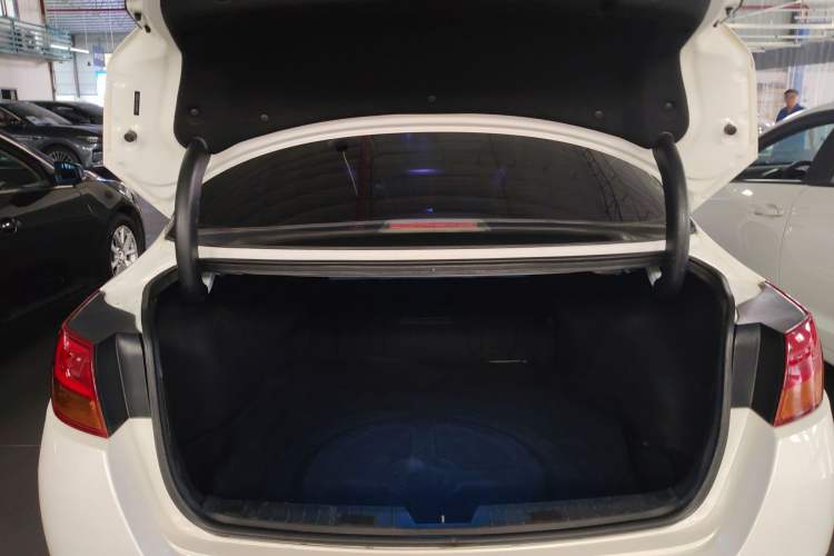 Used Kia K5 2014 2.0L Automatic LUXURY Trunk