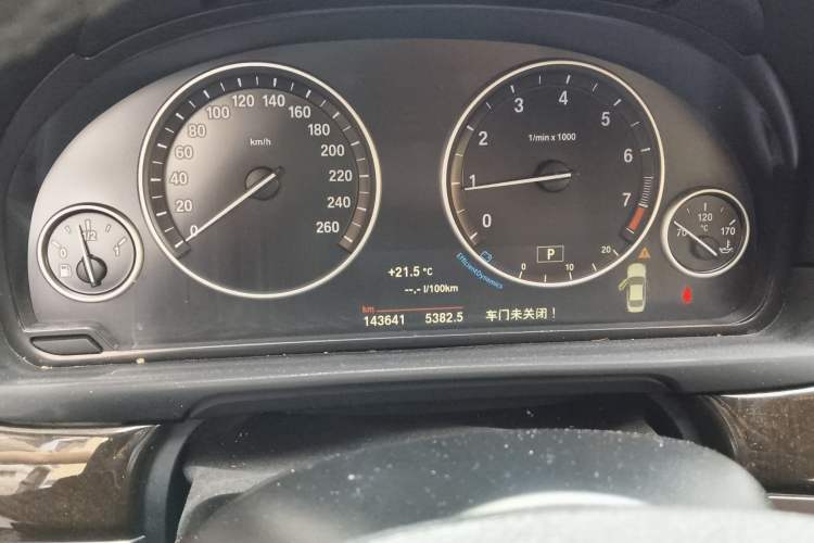 Used BMW 5 Series 2014 525Li Leading Model
