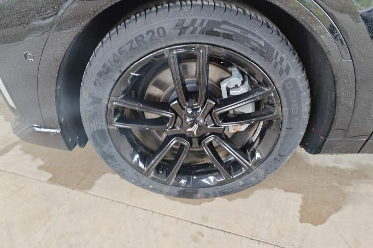 Used VOYAH FREE 2024 Ultra-Long Range Intelligent Driving Version Left Front Wheel Hub