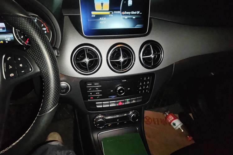 Used Mercedes-Benz B-Class 2019 B 200 Sport Edition Audio And AC Panel