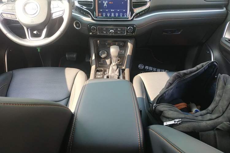 Used Jeep Grand Commander 2018 2.0T Four-Wheel Drive Smart Enjoyment Version China V Emission Standard
