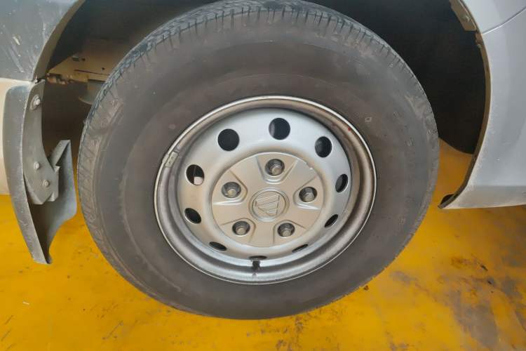 Used Foton Toano 2023 Joy Elephant Multi-Function Model Cummins 2.8T Manual Transmission Long Wheelbase Mid-Roof Design Rear Single Tire—Available in 5/6/7/9-Seater Configurations