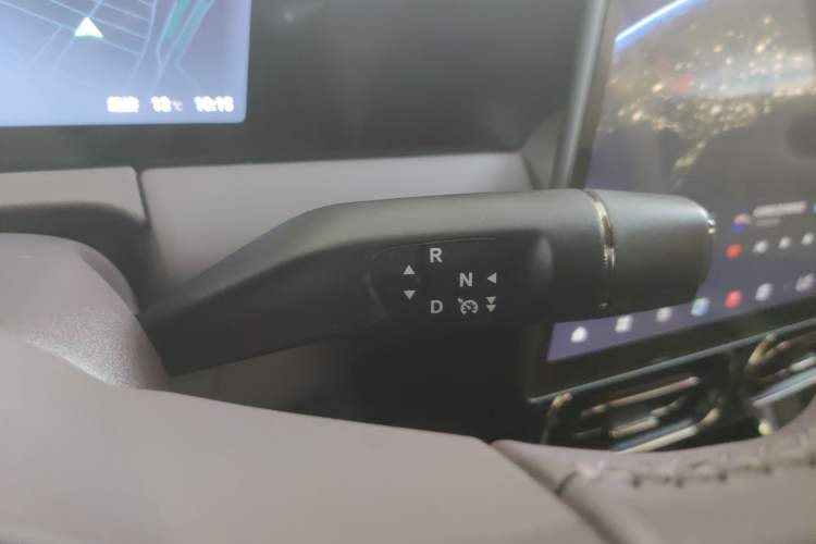 Used Leapmotor C11 2024 All-Electric 580 Luxury Edition Gear Lever