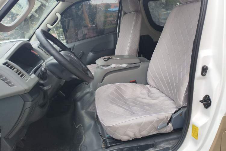 Used Foton Scenic G7 2017 2.0L Short-Wheelbase Commercial Van High Roof 6-Seater 4Q20M