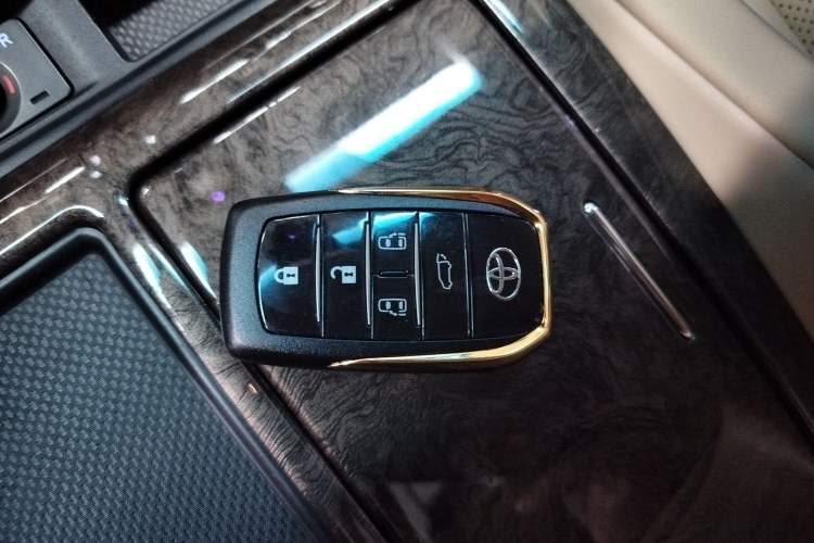 Used Toyota Vellfire 2023 Crown Dual-Engine 2.5L HV Ultimate Edition