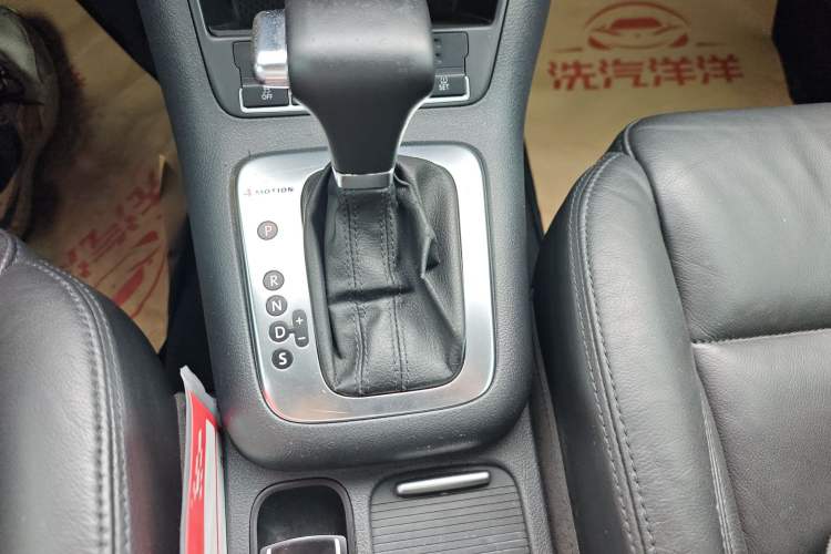 Used Volkswagen Tiguan 2010 1.8 TSI Automatic All-Wheel Drive Fashion Edition Gear Lever