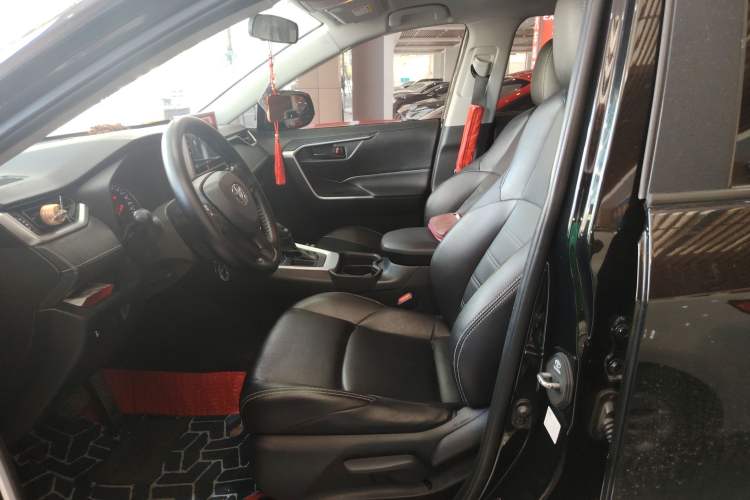 Used Toyota Wildlander 2022 2.0L CVT Two-Wheel Drive Leading Edition
