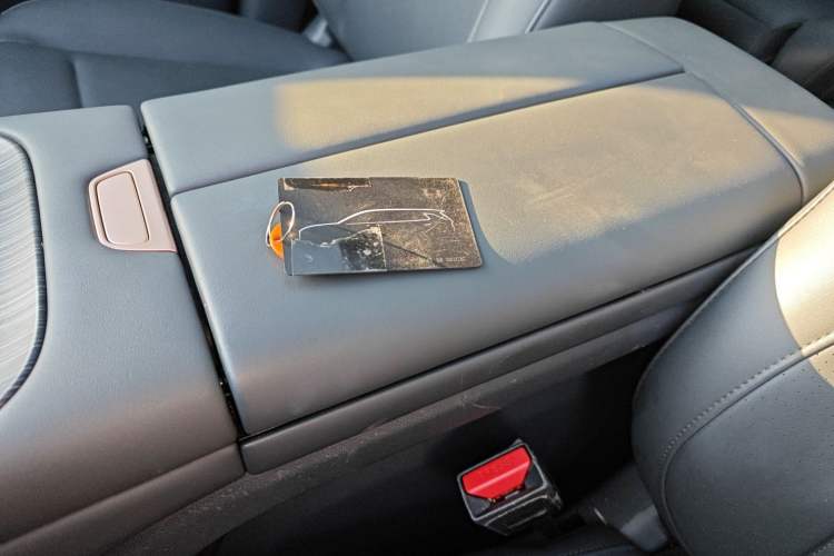 Used Dongfeng eπ eπ008 2024 210Max Range-Extended Version 6 Seats