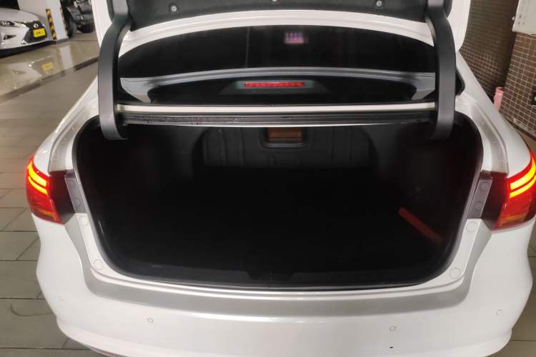 Used CHANGAN Raeton CC 2018 1.5T Automatic Elegant Starry Edition China V Standard
