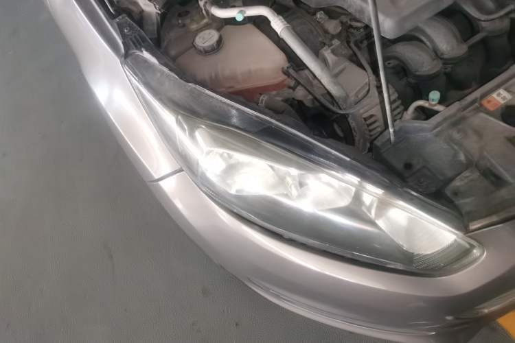 Used Ford Fiesta 2013 Sedan 1.5L Manual Fashion Edition Right Front Headlight