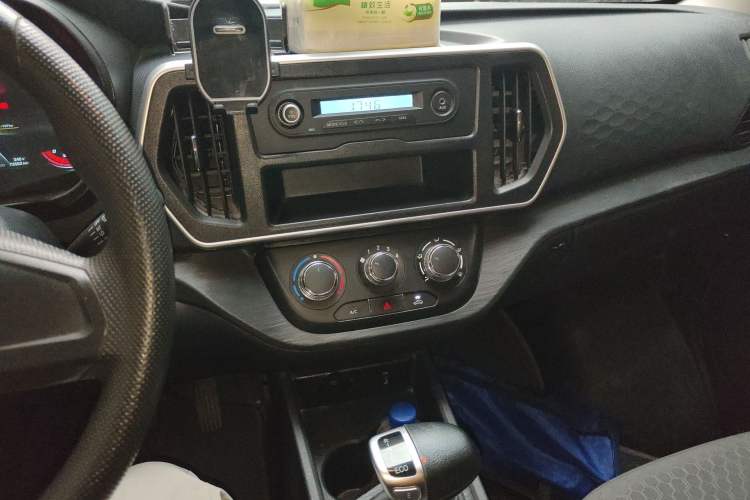 Used CHANGAN KAICHENG Ruixing EM60 2024 Comfort Model 6 Seats 41.86 kWh Side-Hinged Doors Audio And AC Panel