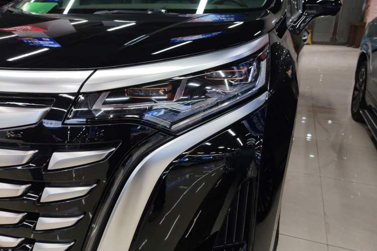 Used Denza D9 2022 DM-i 970 Four-Wheel Drive Flagship Model
