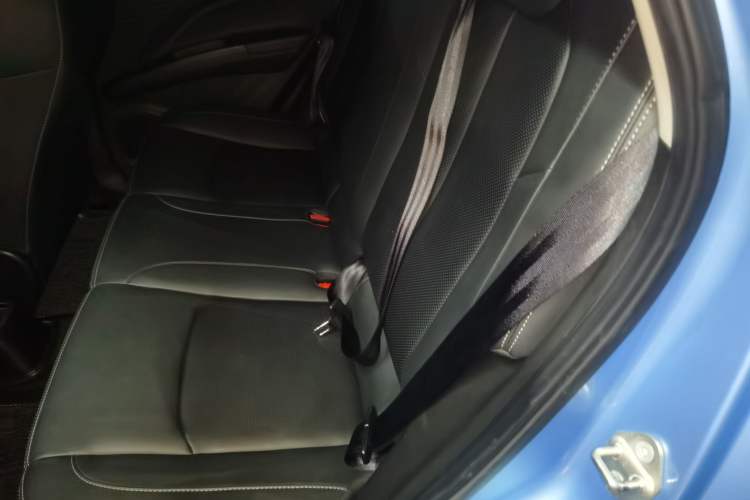 Used NETA V 2021 Standard Range Entertainment Version – Upgraded Model Left Rear Seat