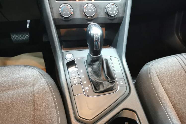 Used Volkswagen Tharu 2021 280TSI Two-Wheel Drive Trend Edition Gear Lever