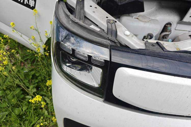 Used CHANGAN KAICHENG Ruixing EM60 2025 Model, Passenger Version—Comfortable Type, 6 Seats, 240 km, Side Doors, 60 kW Right Front Headlight