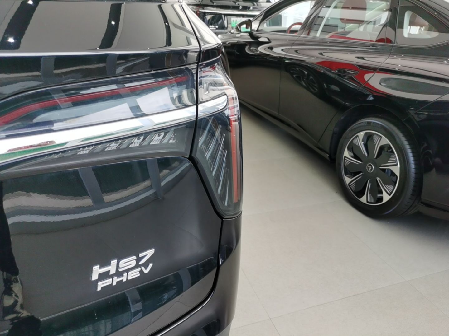 Hongqi HS7 PHEV 2024 2.0T PHEV Four-Wheel Drive Flagship Edition 6 Seats — снимка 9