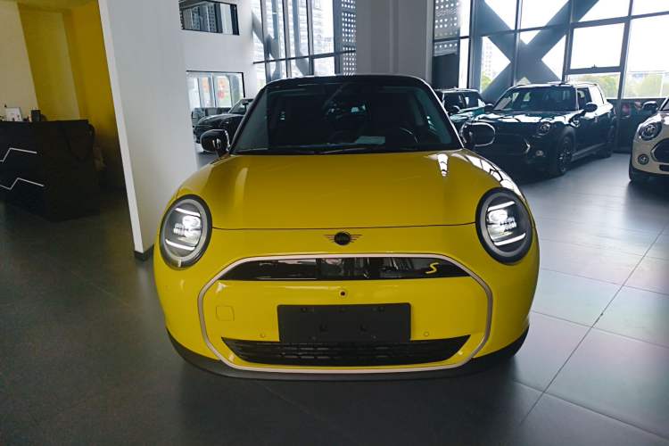 Used MINI Electric COOPER 2024 452km COOPER SE Artist
