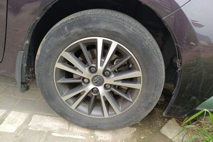 Used Toyota Levin 2017 Revised Dual-Engine 1.8H GS E-CVT Elite Sunroof Version China V Standard Right Front Wheel Hub