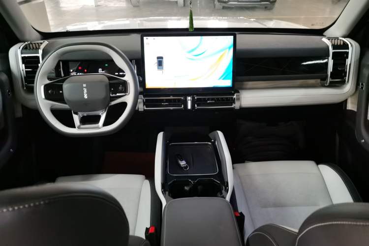 Used iCAR 03 2024 401km Two-Wheel Drive Standard Advanced Version Center Console