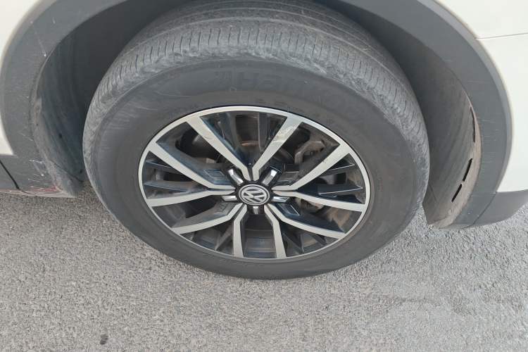 Used Volkswagen Tiguan L 2017 330TSI Automatic Two-Wheel Drive Luxury Edition Right Front Wheel Hub