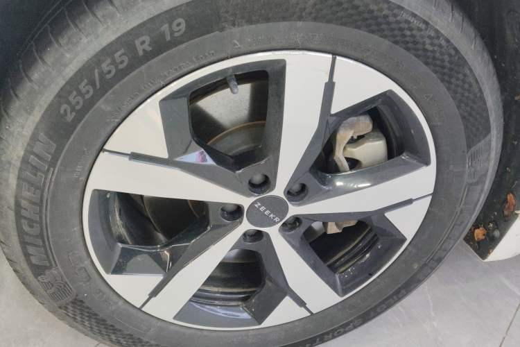 Used Zeekr 001 2022 Long-Range Dual-Motor WE Edition Left Front Wheel Hub